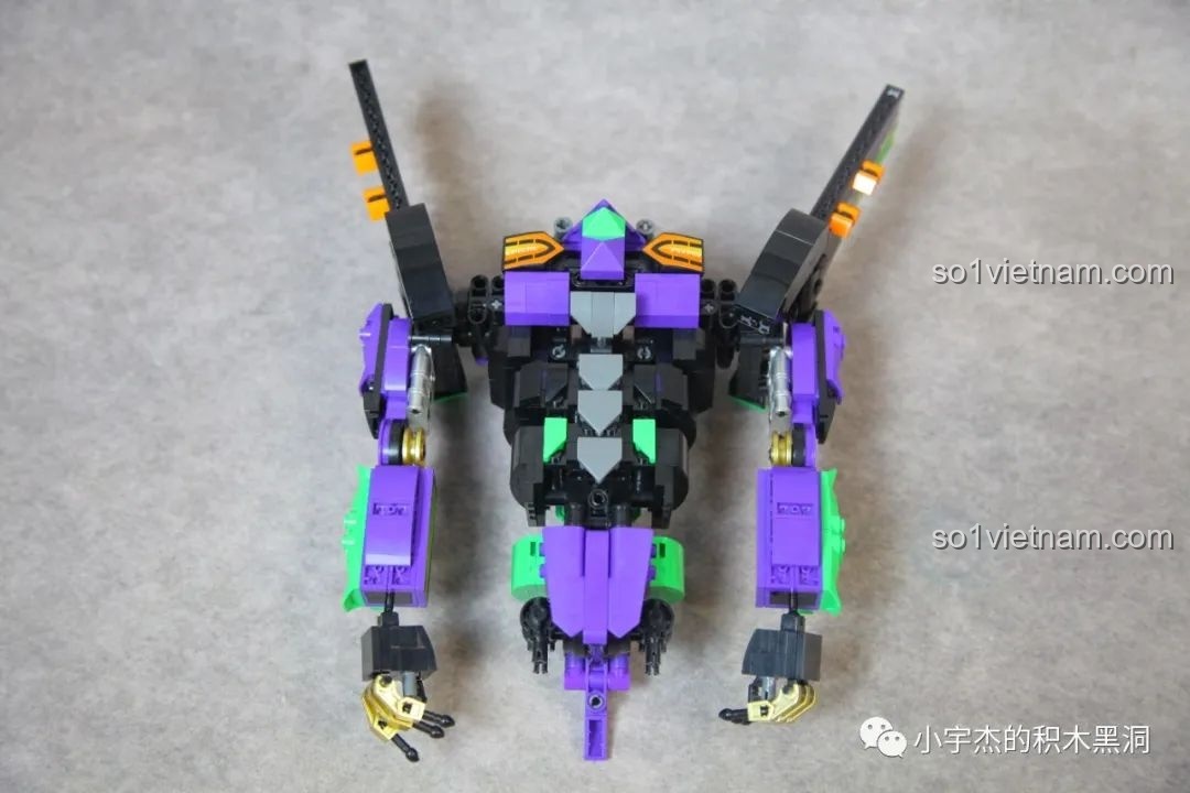 So sánh chiều cao Robot EVA K盒子 V5013 với tòa nhà