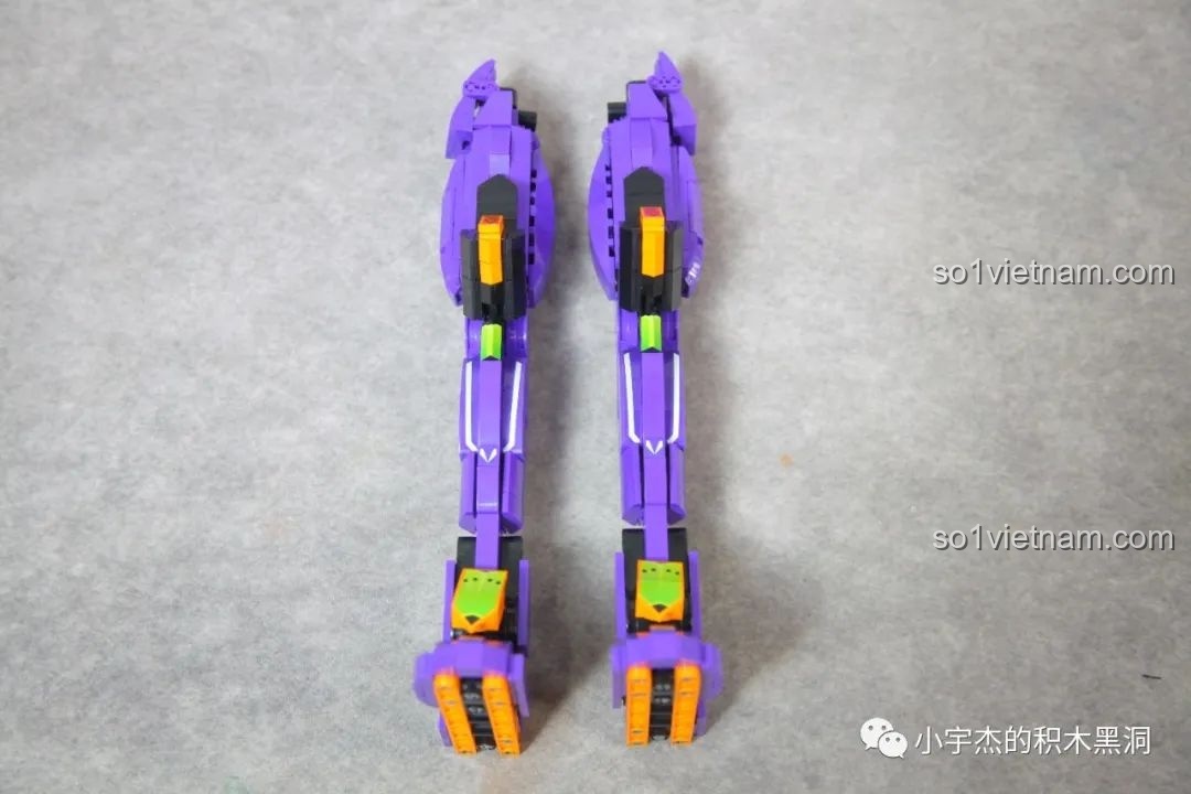 Robot EVA K盒子 V5013 tạo dáng