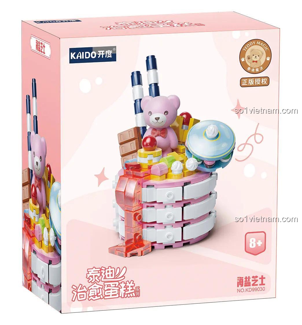 mặt trước hộp đồ chơi mô hình Bánh Kem Gấu Teddy Kaido KD99030, màu hồng trắng xanh dương, phù hợp bé gái 8 tuổi