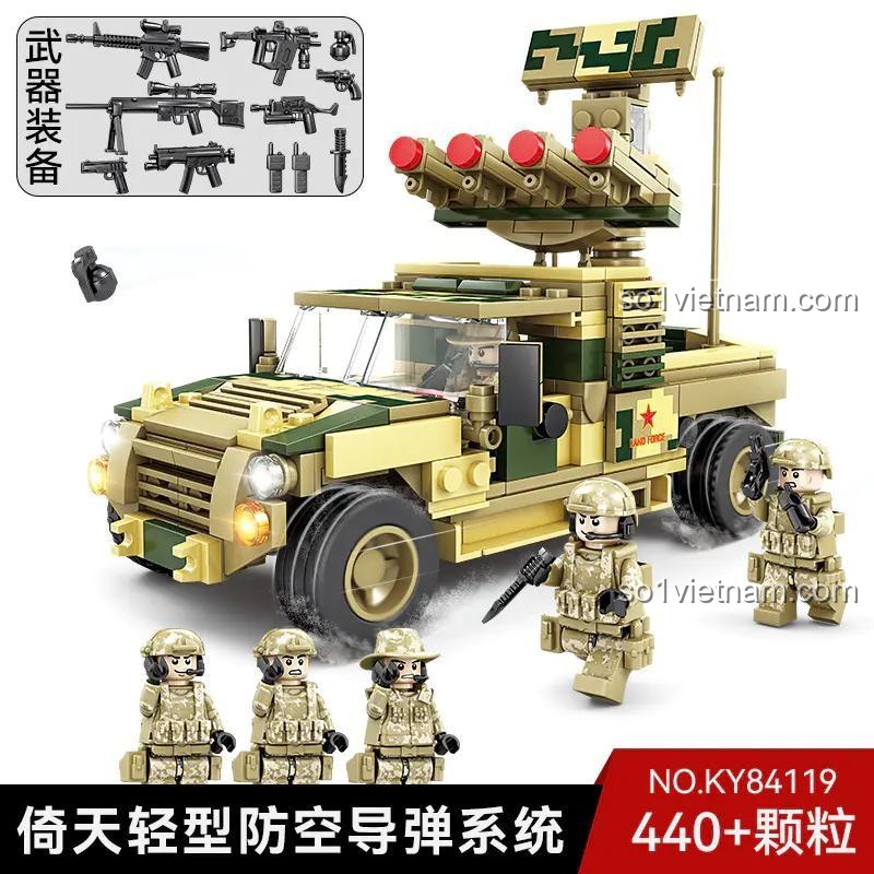 Chi tiết đồ chơi mô hình Xe phóng tên lửa phòng không Ỷ Thiên KY84119, gồm 440 mảnh và 4 lính đặc nhiệm, chất lượng cao.