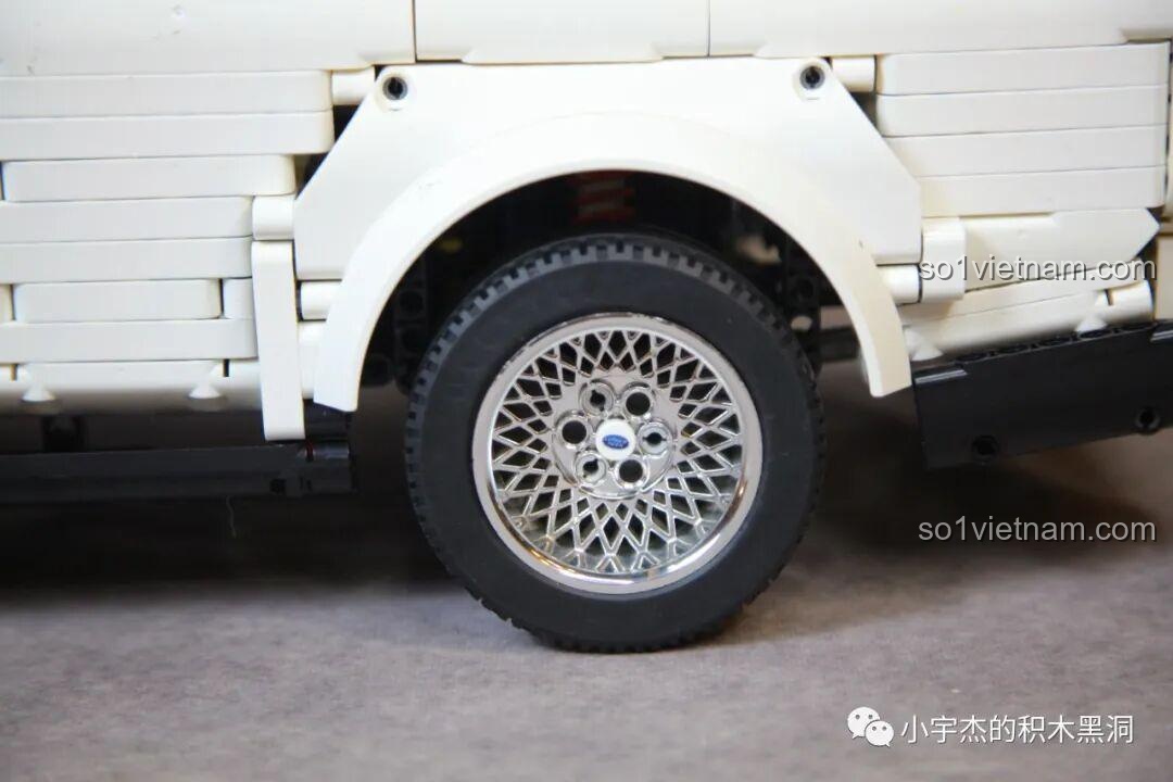 Cận cảnh lưới tản nhiệt phía trước của mô hình KBOX 10512 Land Rover Range Rover, thiết kế tinh xảo.