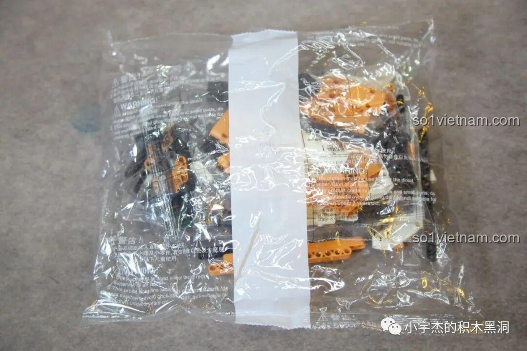 Các chi tiết màu trắng, đen và nâu từ túi số 5 của bộ KBOX 10512 Land Rover Range Rover.