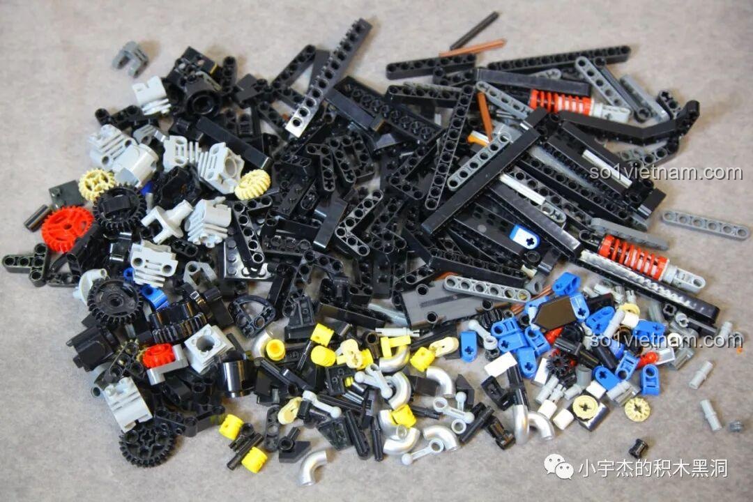 Mô hình động cơ V8 của KBOX 10512 Land Rover Range Rover nhìn từ phía trước, với nắp động cơ.