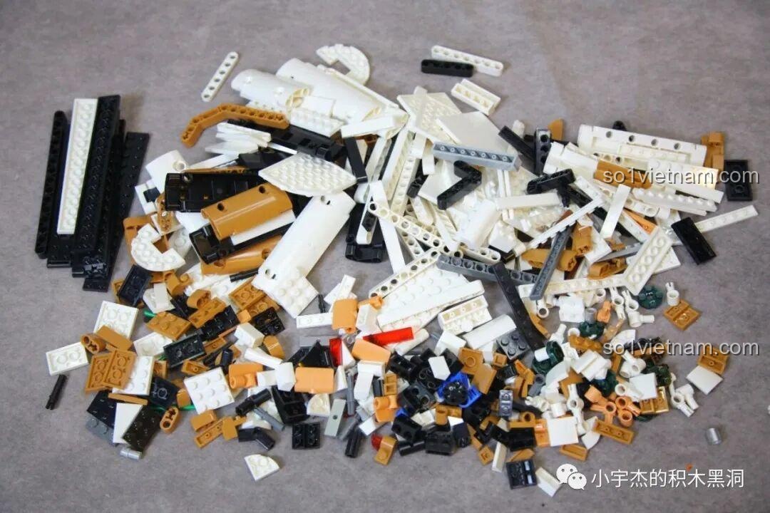 Khoảng cách giữa vòm bánh xe và lốp sau của mô hình KBOX 10512 Land Rover Range Rover, thiết kế chuẩn xác.