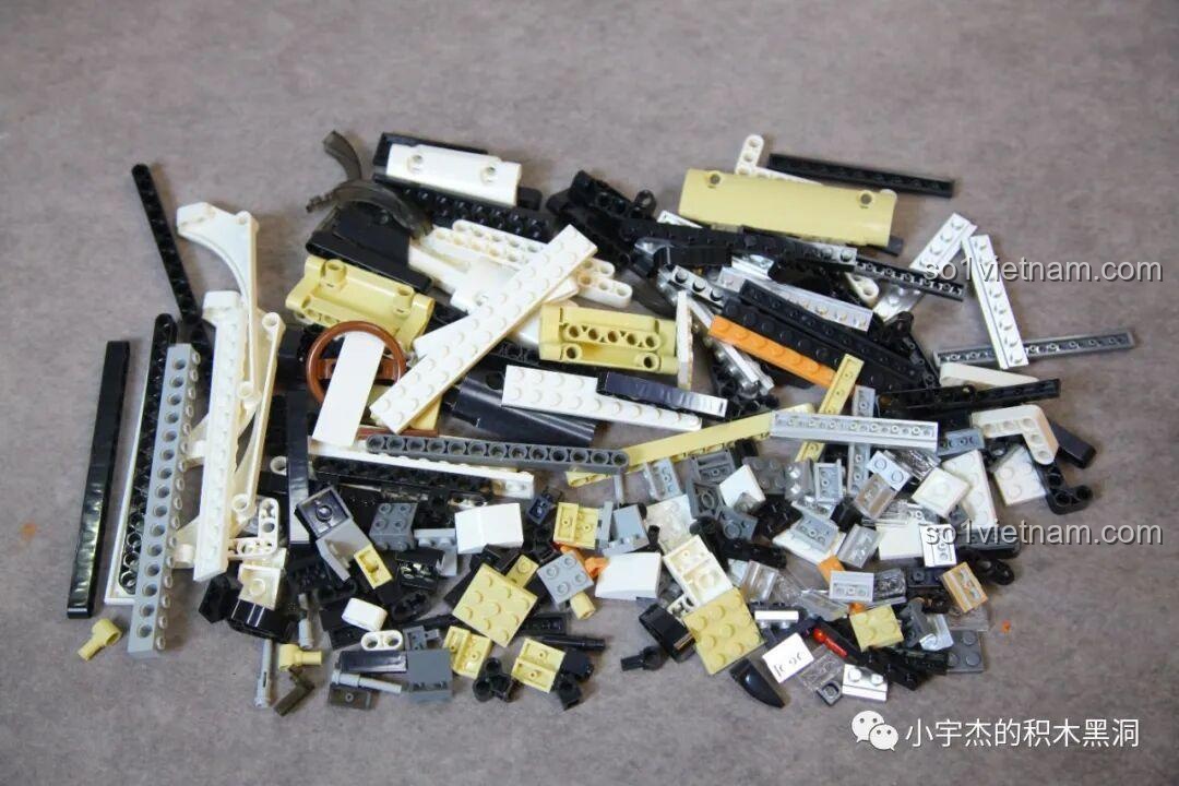 Khung gầm của KBOX 10512 Land Rover Range Rover với phần thân xe phía trước và vòm bánh xe đã được lắp đặt.