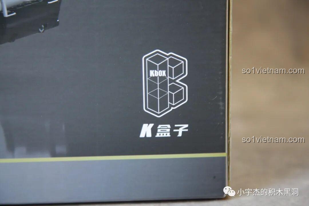 Logo của hãng KBOX trên hộp bộ lắp ghép Land Rover Range Rover 10512, biểu tượng chất lượng.