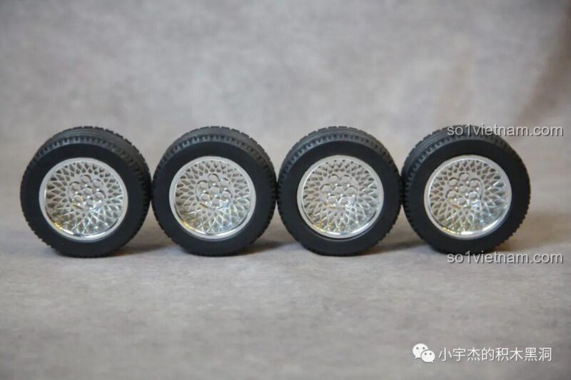 Nội thất sang trọng và chi tiết của mô hình Land Rover Range Rover KBOX 10512, ghế ngồi màu nâu. Đồ chơi mô hình xe địa hình cho con trai 14 tuổi, trải nghiệm chân thực, giá tốt.