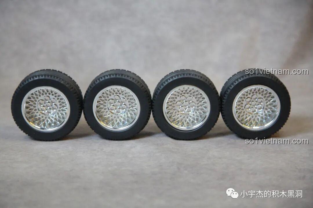 Nội thất sang trọng và chi tiết của mô hình Land Rover Range Rover KBOX 10512, ghế ngồi màu nâu. Đồ chơi mô hình xe địa hình cho con trai 14 tuổi, trải nghiệm chân thực, giá tốt.