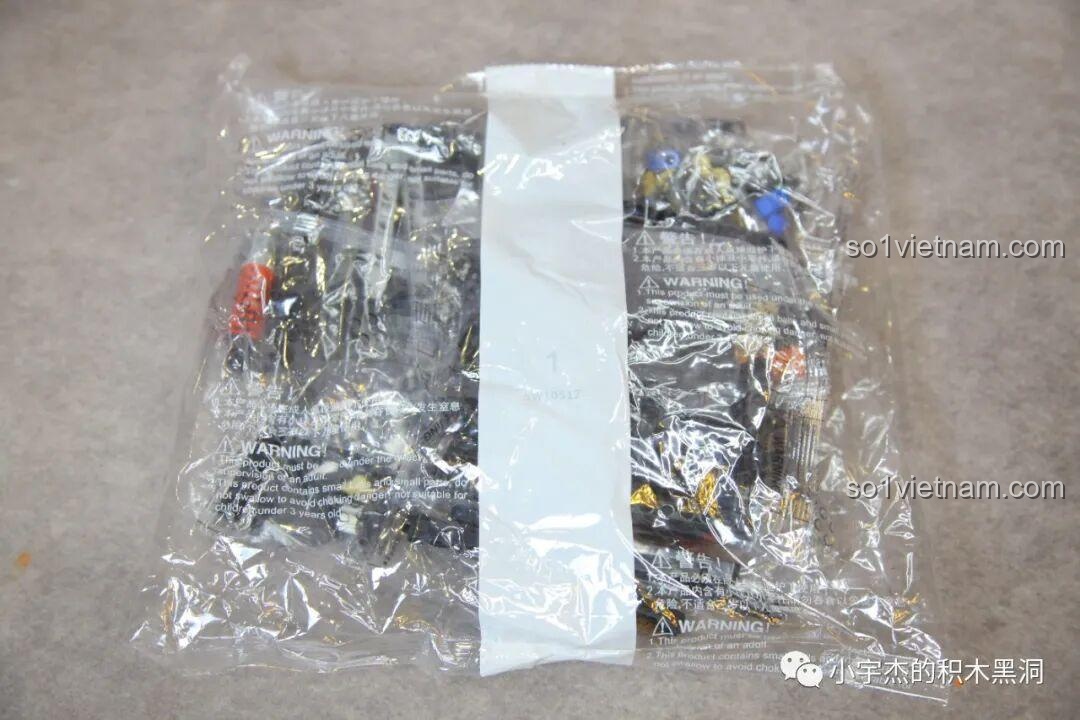 Túi linh kiện số 1 của bộ lắp ghép KBOX 10512 Land Rover Range Rover, chứa các chi tiết cho khung gầm.