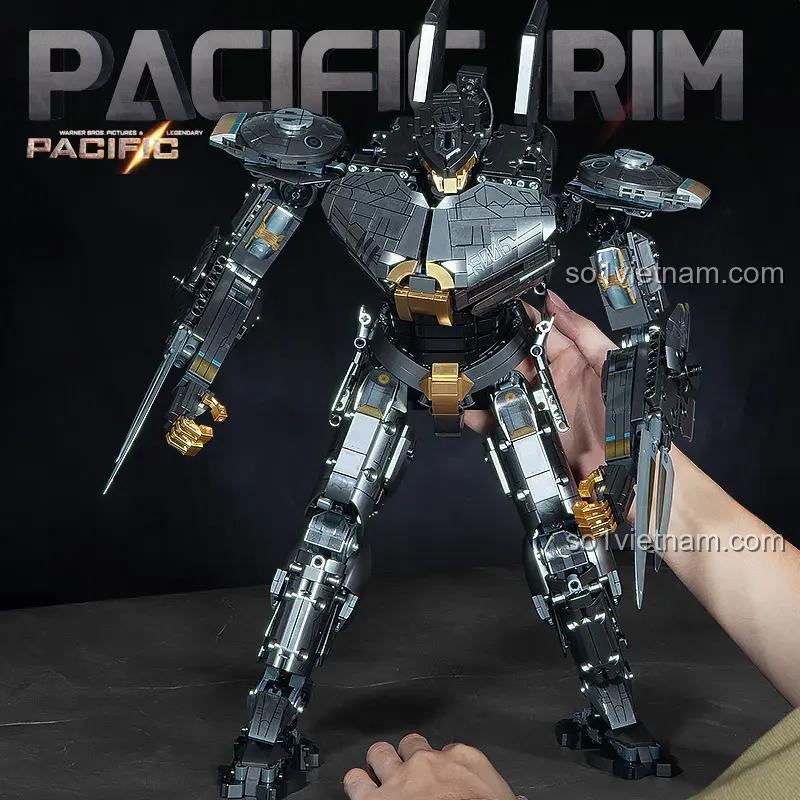 Người máy Striker Eureka S-Class KBOX, mô hình robot khổng lồ tương tác với bàn tay người, thể hiện kích thước ấn tượng, đồ chơi chất lượng cao.