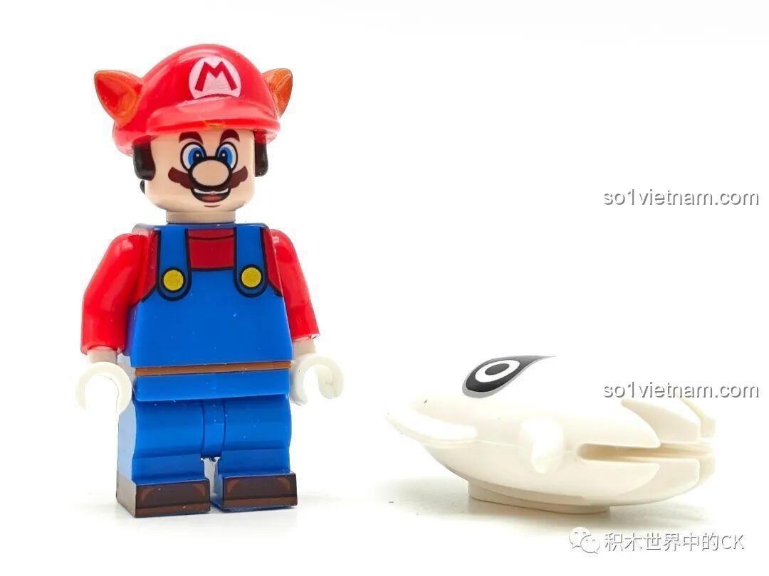 Minifigure Mario Tanooki (K2116) tạo dáng cùng Squid, thể hiện sự đa dạng của bộ đồ chơi mô hình 815.