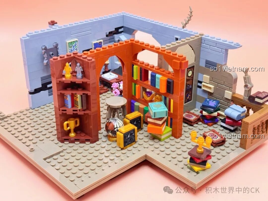 Kệ sách đầy ắp và các chi tiết trang trí trên tầng hai của bộ JIESTAR 57016 Thư viện Châu Âu.