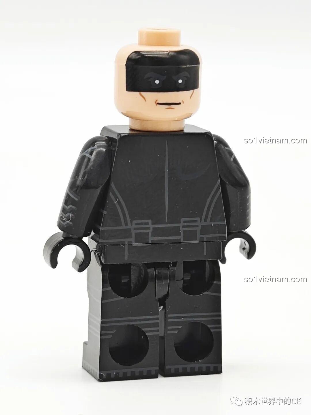 Chi tiết mặt sau của nhân vật Keaton Batman trong bộ G0123