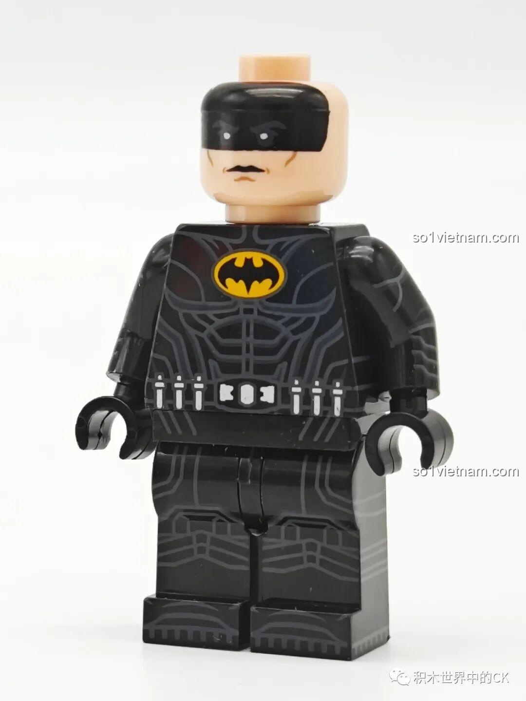 Chi tiết mặt trước của nhân vật Keaton Batman trong bộ G0123