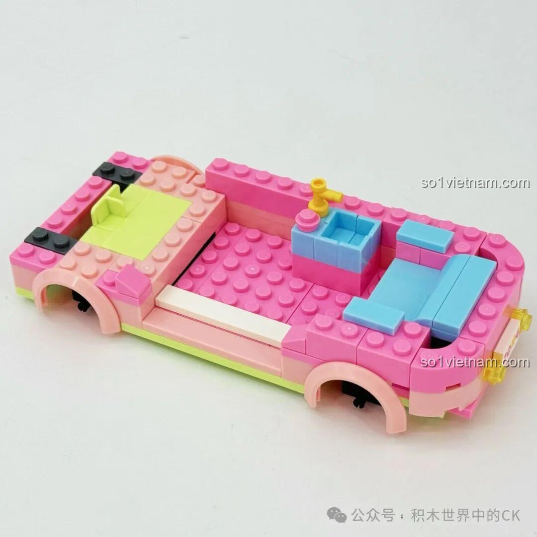 Khung xe cắm trại Keeppley 33019 đang được lắp ráp