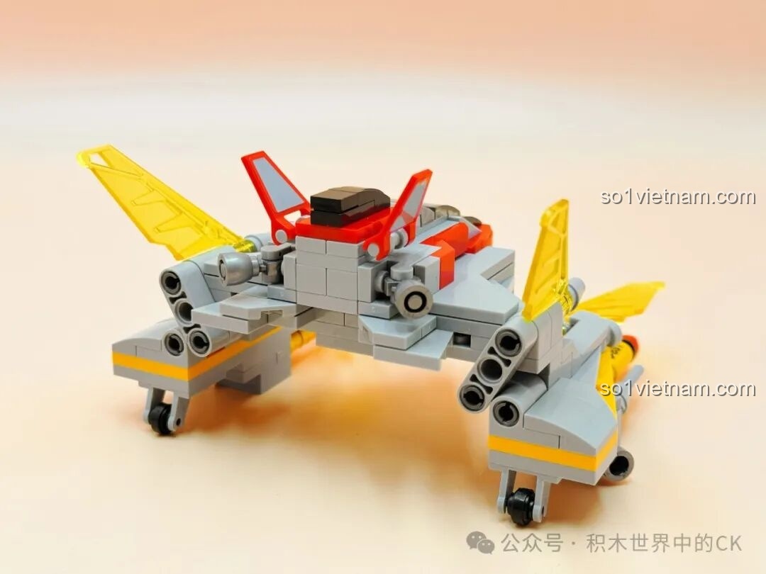 Mô hình GUYS装载号 (phiên bản 3) hoàn thiện từ Keeppley 75087 nhìn từ phía trên