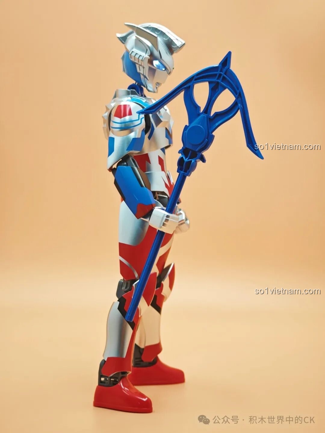 Mô hình Keeppley 75218 Ultraman Saga tạo dáng chiến đấu