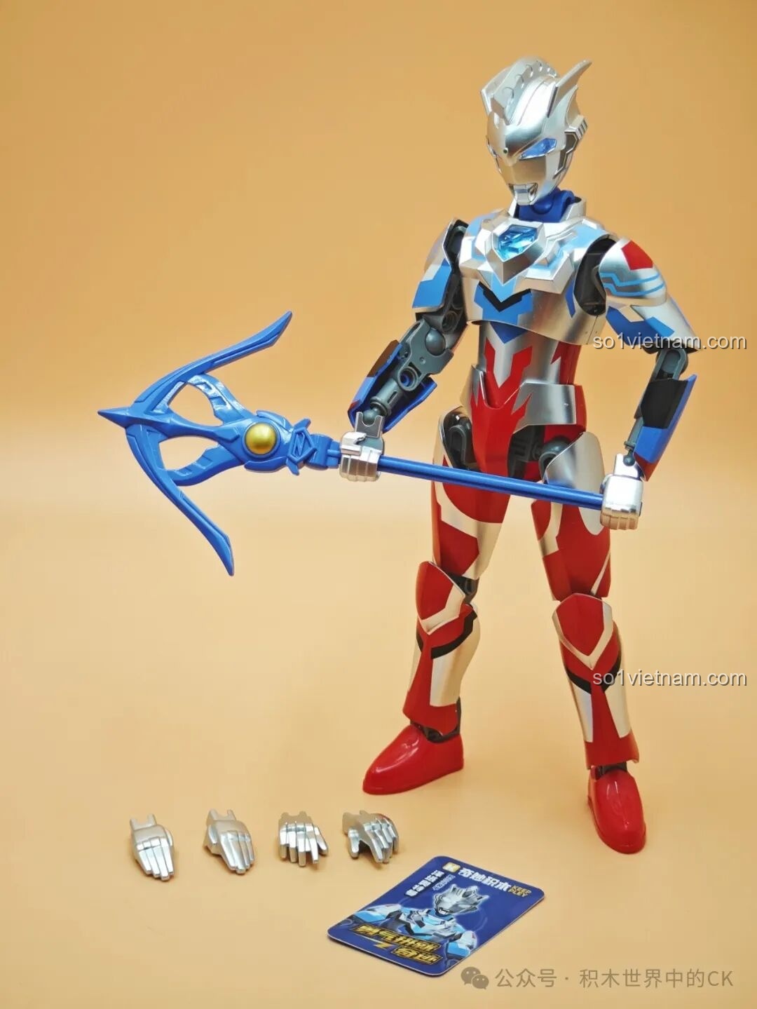 Thẻ bài Ultraman Saga đi kèm bộ lắp ráp
