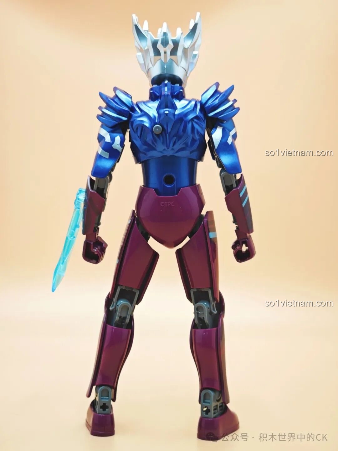 Mô hình Keeppley 75219 Ultraman Zero hoàn thiện nhìn từ phía sau