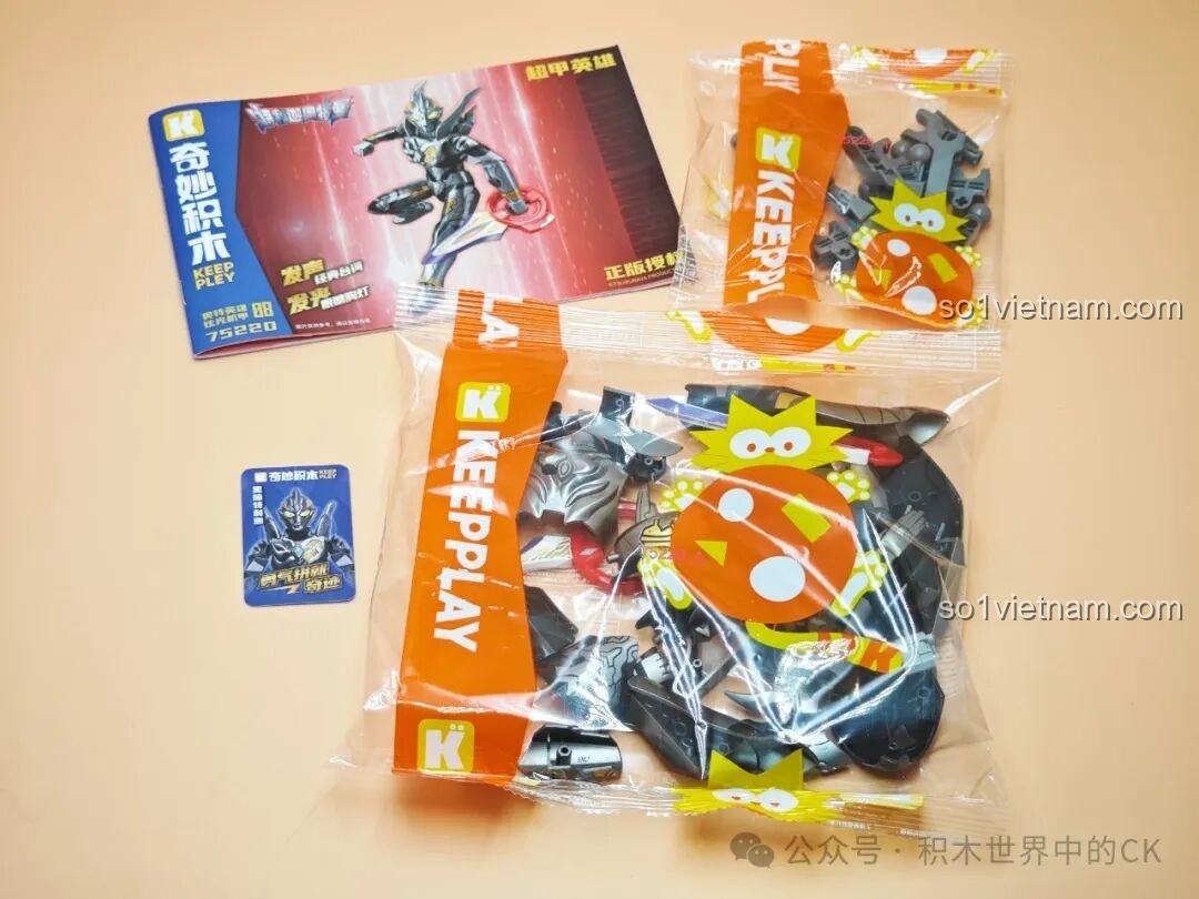 Mô hình Keeppley 75217 Ultraman Zeta Alpha Armor tạo dáng chiến đấu