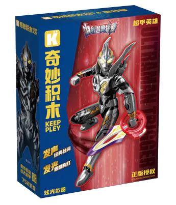 Hộp sản phẩm Keeppley 75220 Ultraman Dark Trigger với hình ảnh nhân vật nổi bật, màu sắc đen và đỏ chủ đạo, phù hợp cho bé trai 8 tuổi.