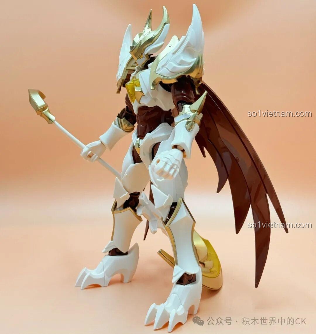 Mô hình Bạch Khởi - Tử Thần Trắng Keeppley 78014 với đôi cánh quạ đang quỳ rủa bên trái, đồ chơi lắp ráp cho bé trai 14 tuổi