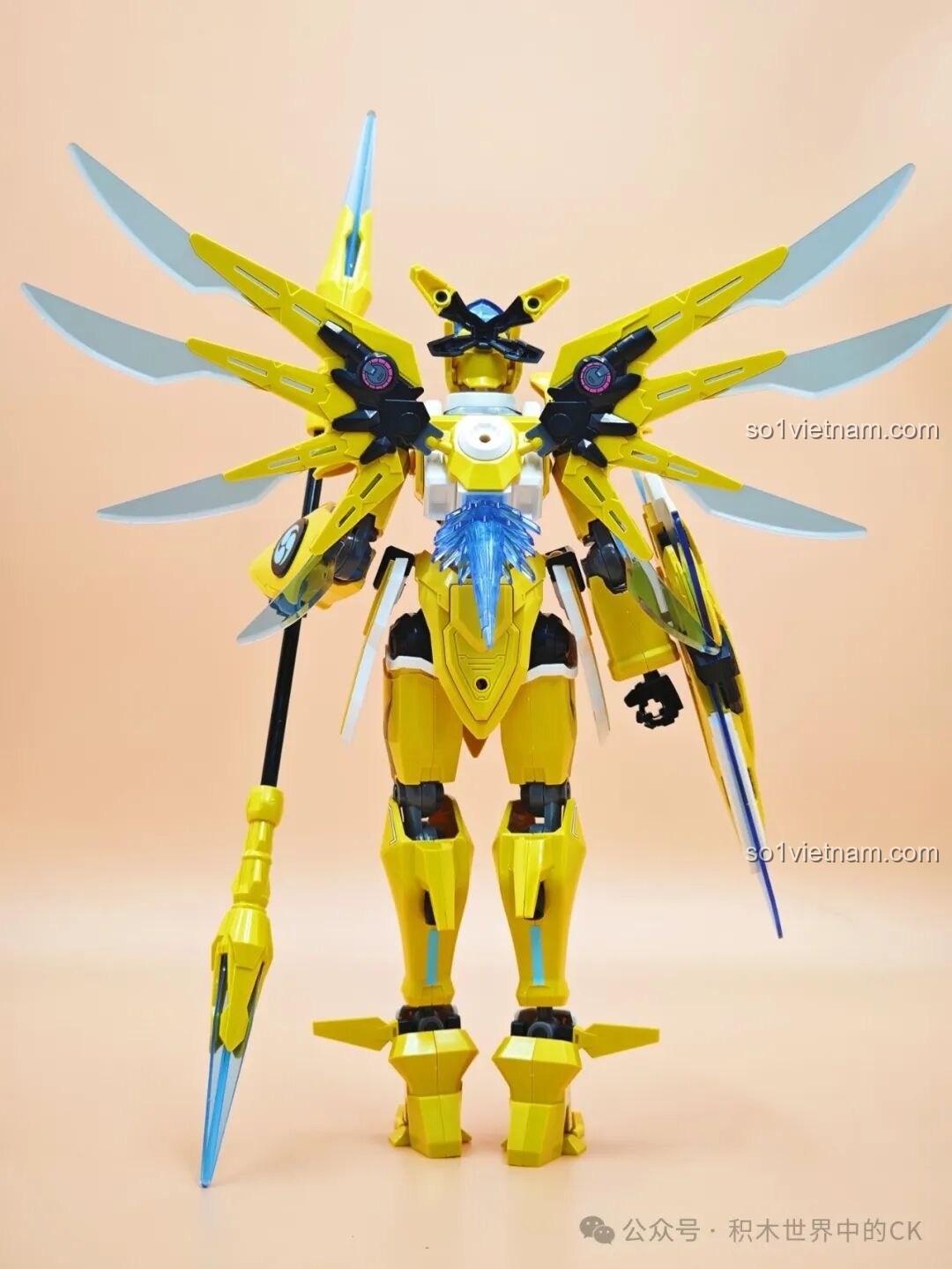 Chi tiết cánh phía sau lưng của Keeppley 81010 Robot Lôi Điểu Cơ Thần.