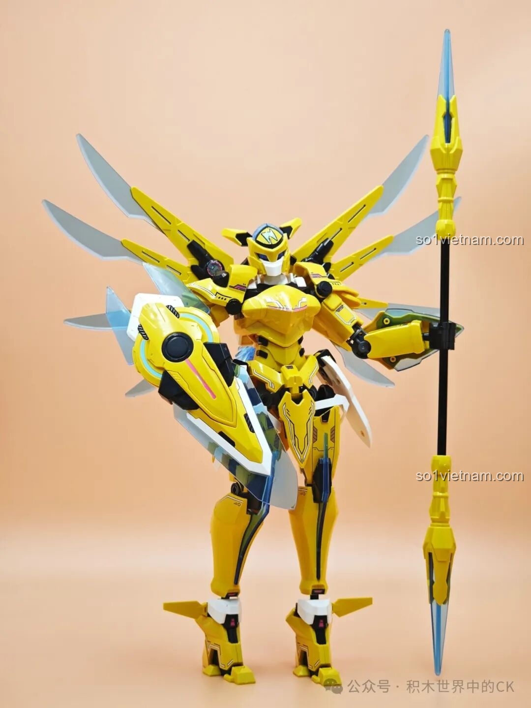 Keeppley 81010 Robot Lôi Điểu Cơ Thần với đầy đủ cánh sau nhìn từ bên.