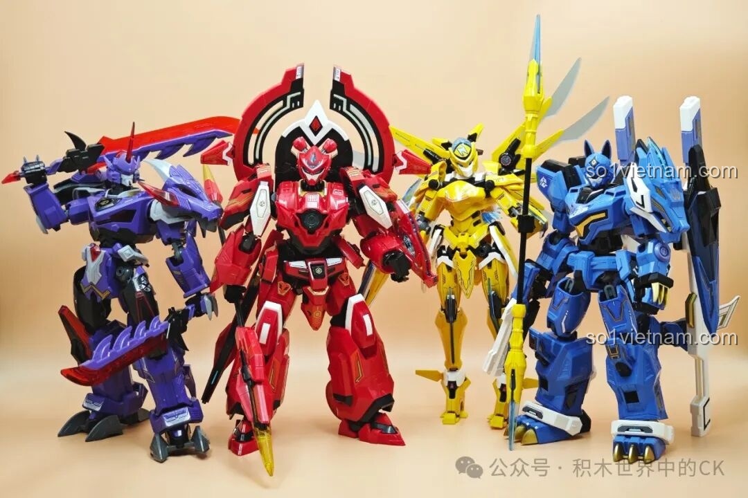 Keeppley 81010 Robot Lôi Điểu Cơ Thần với đầy đủ cánh sau nhìn từ trước.