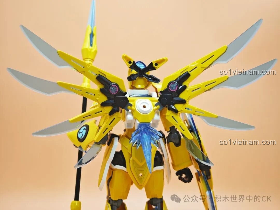 Keeppley 81010 Robot Lôi Điểu Cơ Thần cầm kiếm và khiên.