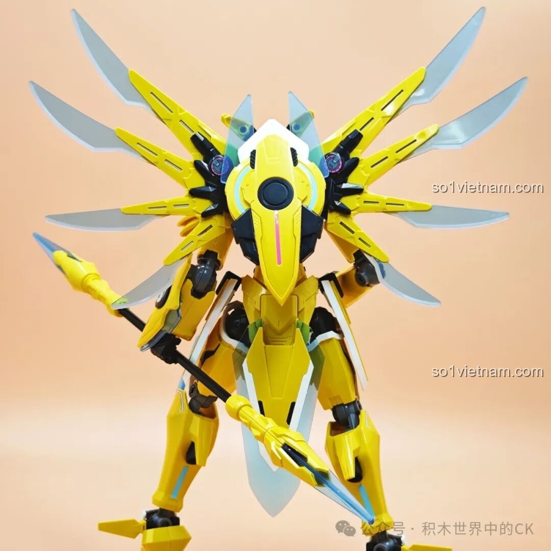 Keeppley 81010 Robot Lôi Điểu Cơ Thần ở tư thế chiến đấu nhìn từ bên.