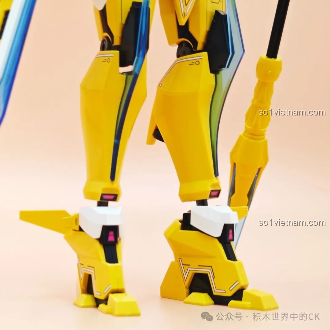 Kiếm điện của Keeppley 81010 Robot Lôi Điểu Cơ Thần.