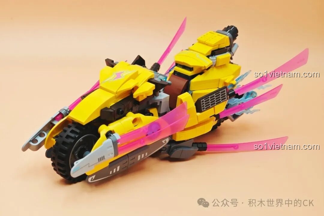 Cận cảnh chi tiết phần động cơ của bộ Keeppley 81017 