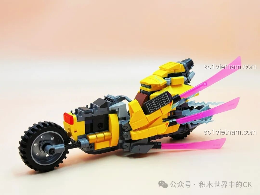 Cận cảnh chi tiết phần đuôi xe của bộ Keeppley 81017 