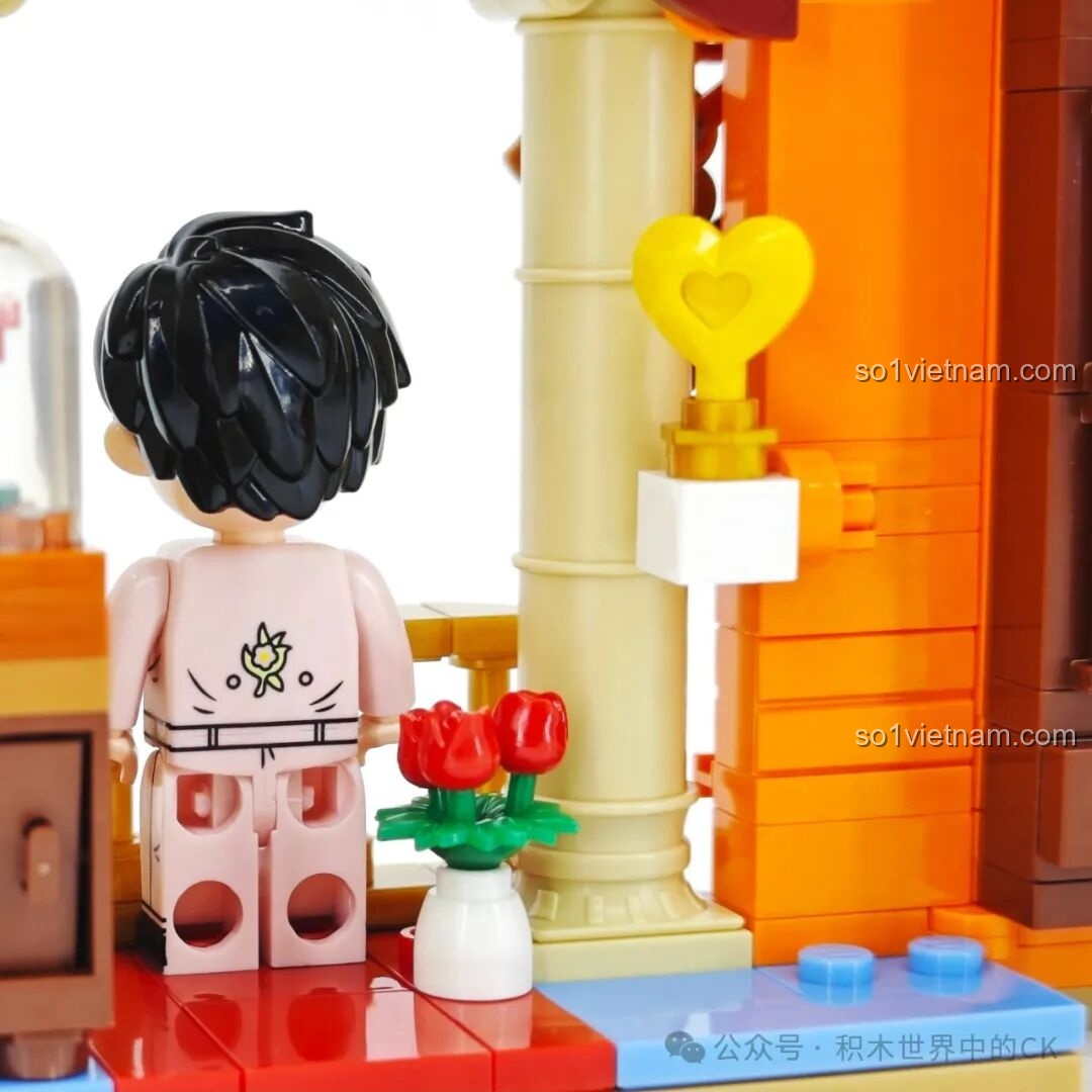 Chi tiết cửa sổ kính màu trong mô hình Chuyện Đêm Khuya Châu Đốc Keeppley