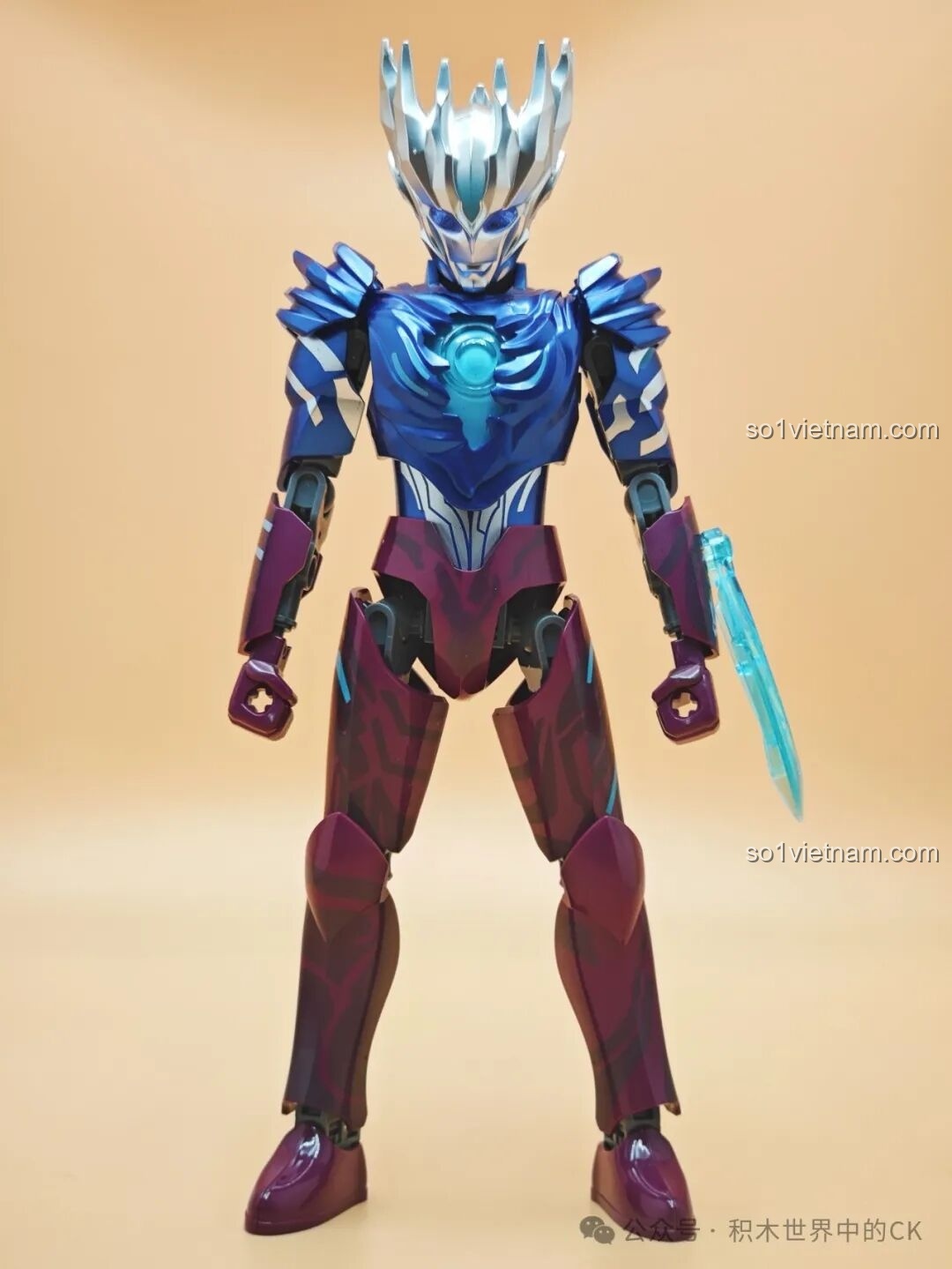 Mô hình Dark Ultraman cầm vũ khí