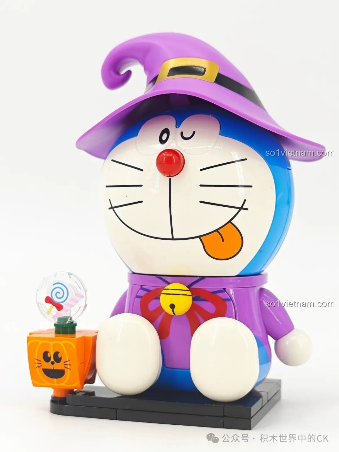 Mô hình Doraemon hóa trang Halloween K20419 đang trong quá trình lắp ráp.