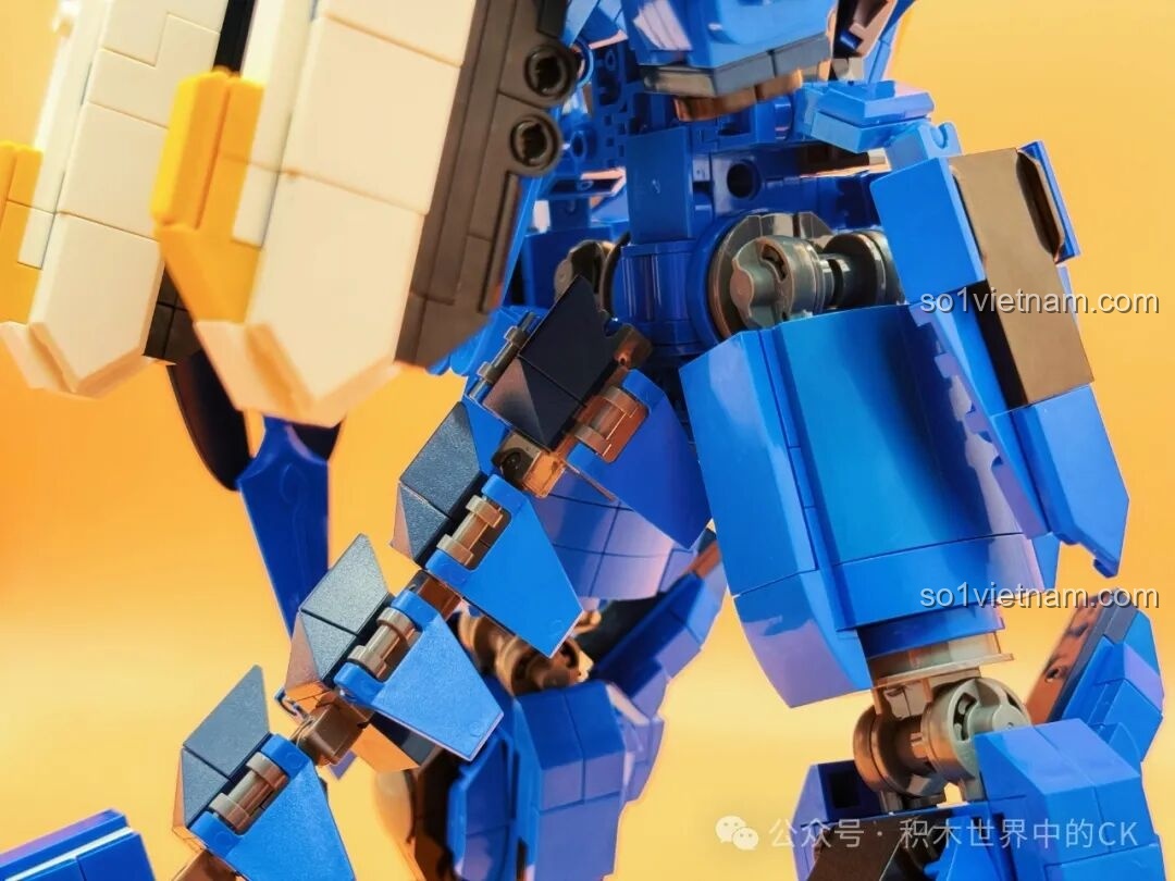 Keeppley Hắc Long Cơ Thần tạo dáng