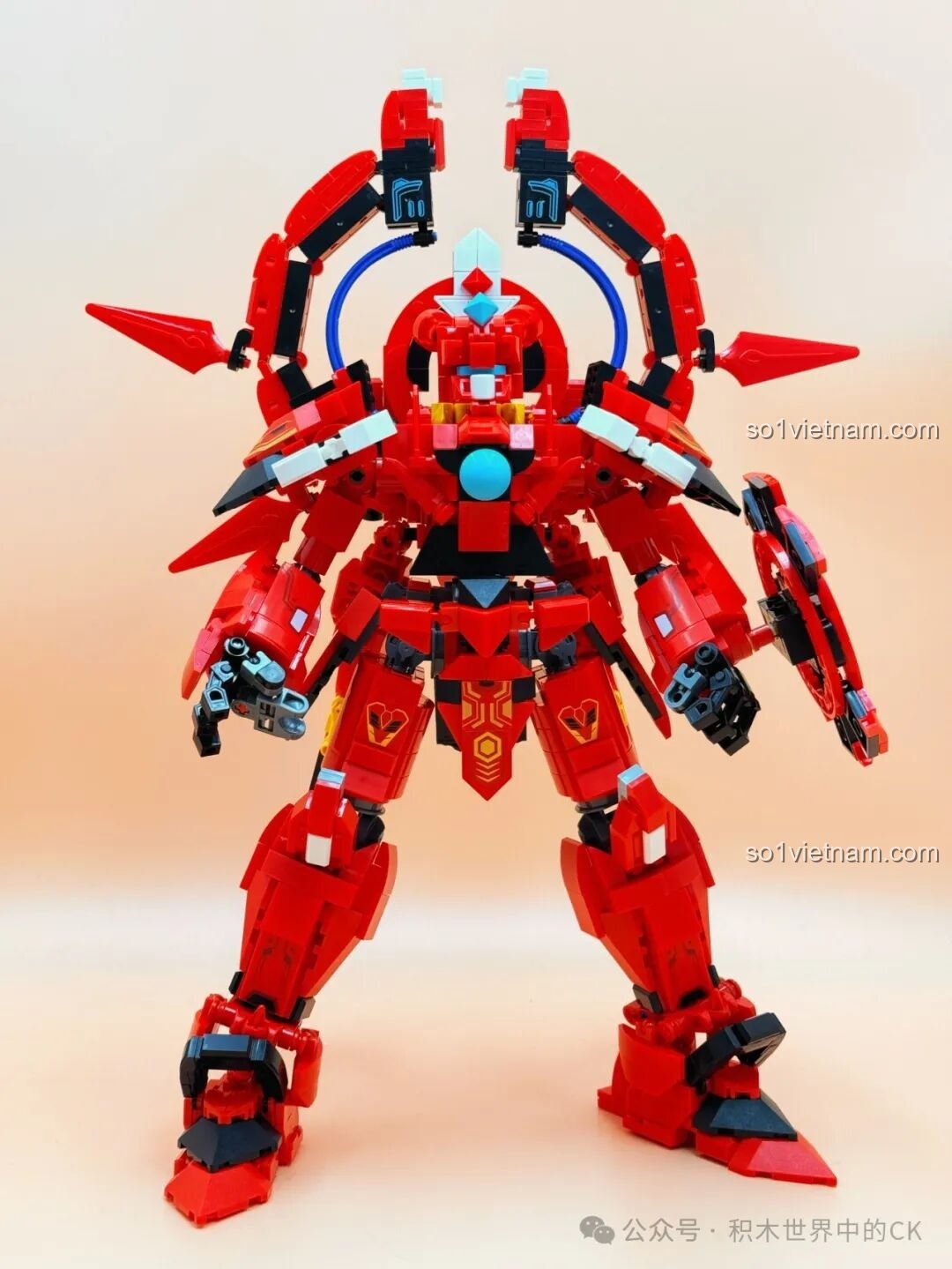 Keeppley Hỏa Liên Cơ Thần tạo dáng