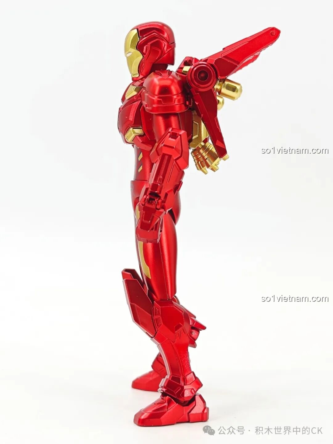 Mô hình Iron Man của Keeppley hoàn thiện, chụp trong tối