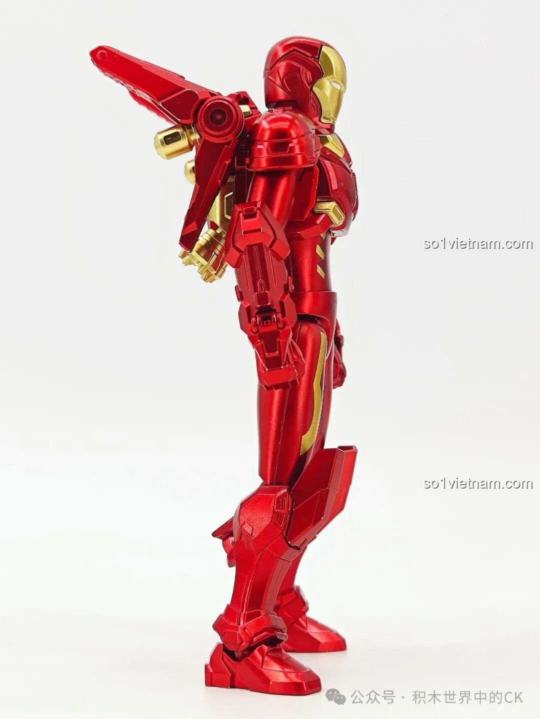 Mô hình Iron Man của Keeppley hoàn thiện, nhìn từ bên cạnh