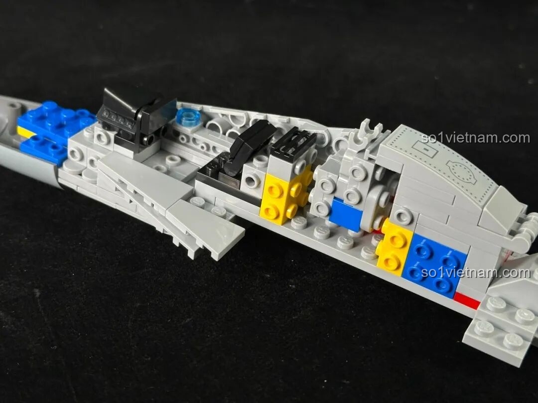 Chi tiết khoang chứa hàng của Keeppley J-15