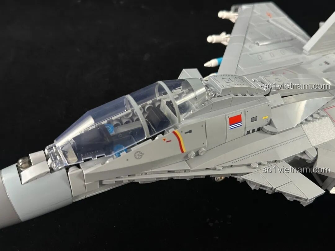 Mô hình Keeppley J-15 nhìn từ góc nghiêng khác