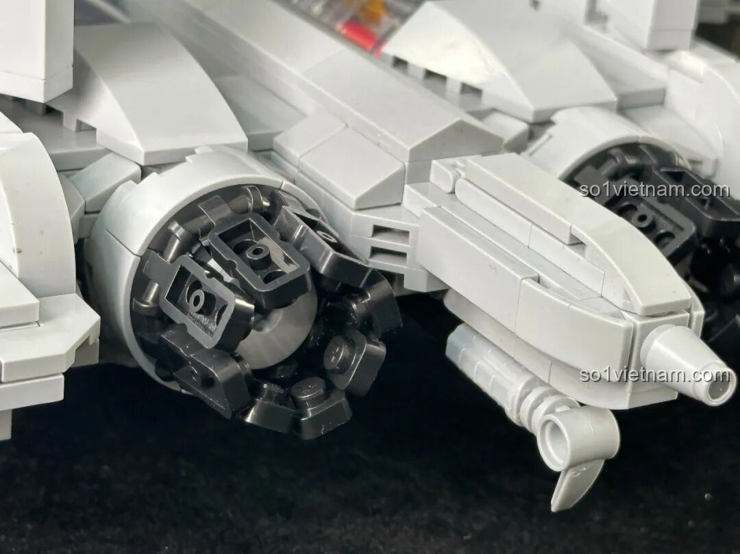 Mô hình Keeppley J-15 trên nền tối với đèn LED