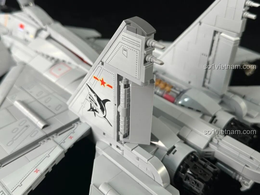 Mô hình Keeppley J-15 trên nền tối