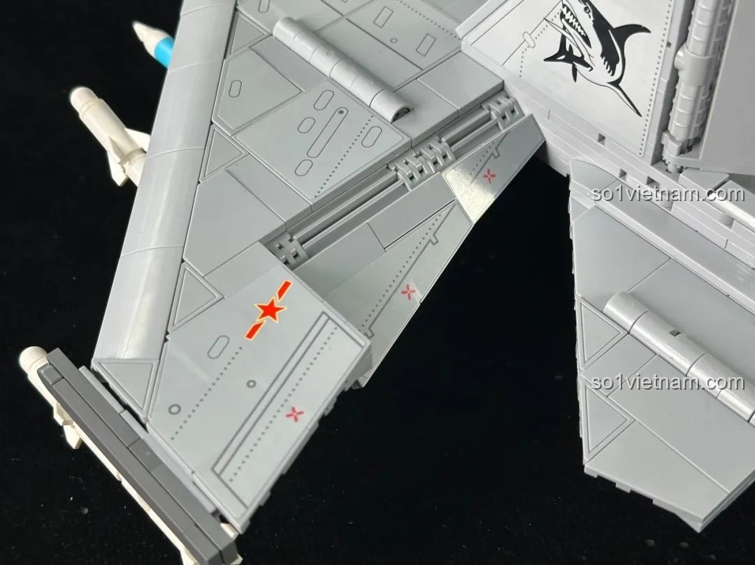 Càng đáp thu vào của Keeppley J-15