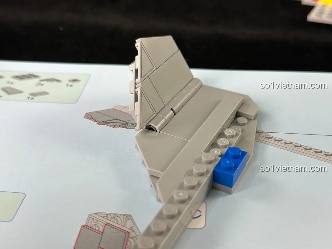 Biểu tượng cá mập trên cánh đuôi Keeppley J-15