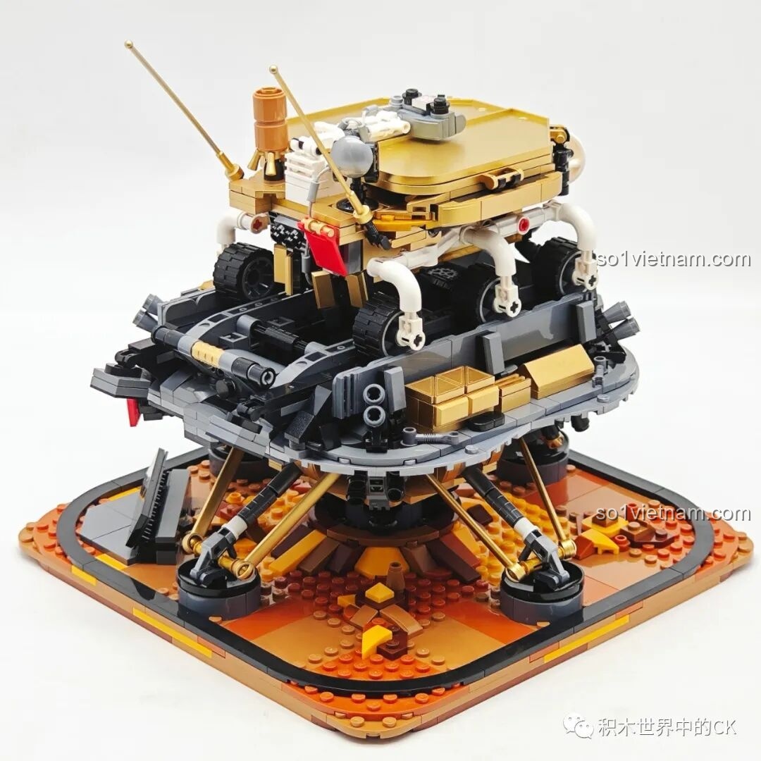 Cận cảnh phần giữa xe thám hiểm sao Hỏa Chúc Dung Keeppley K10223 khi đặt trên tàu đổ bộ.