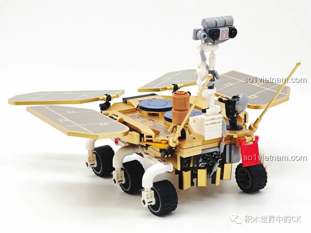 Cận cảnh một tấm pin mặt trời của xe thám hiểm sao Hỏa Chúc Dung Keeppley K10223.