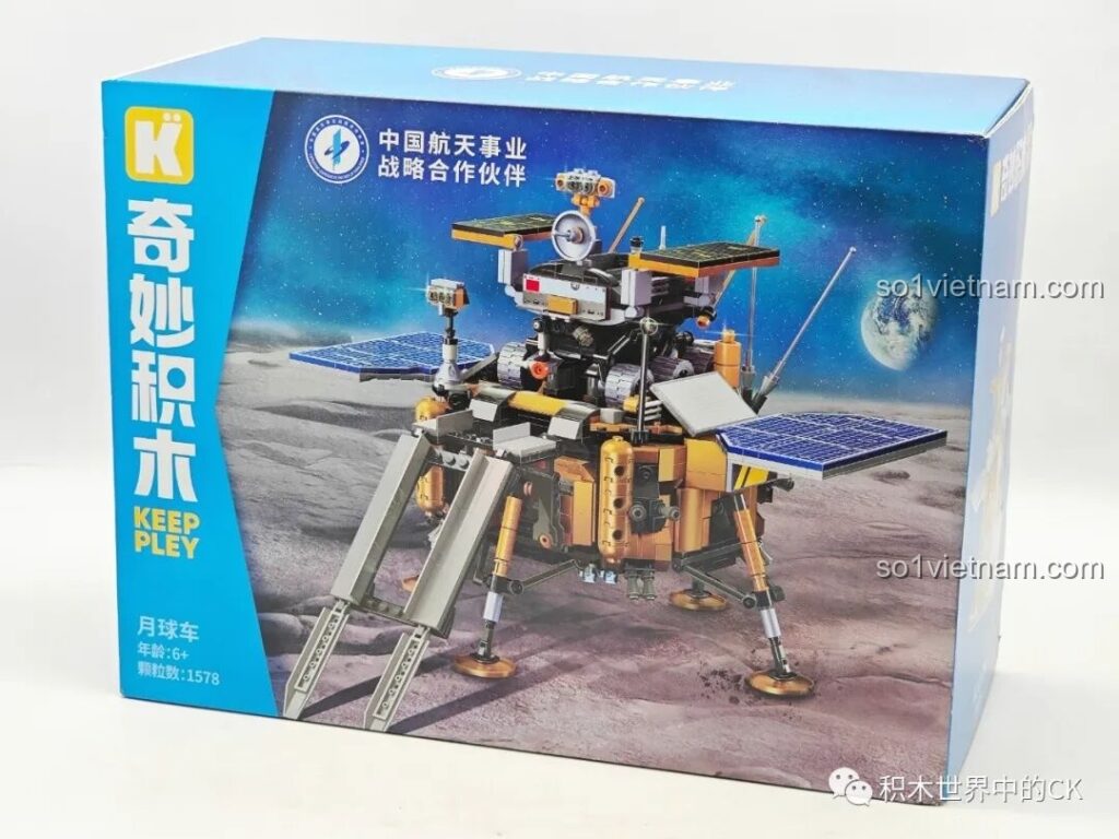 Hộp đồ chơi lắp ráp Keeppley K10224 Xe Thám Hiểm Mặt Trăng Yutu-2 nhìn từ mặt trước, thiết kế ấn tượng, thu hút bé trai 6 tuổi.